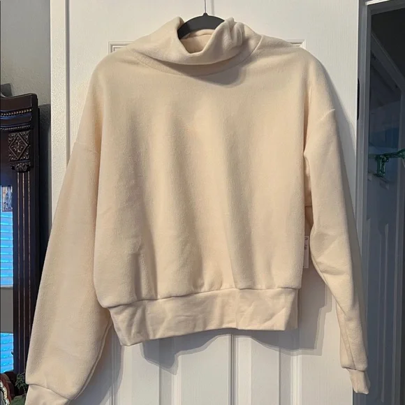 NWT OLD NAVY PERFORMANCE FLEECE - Picture 2 of 4